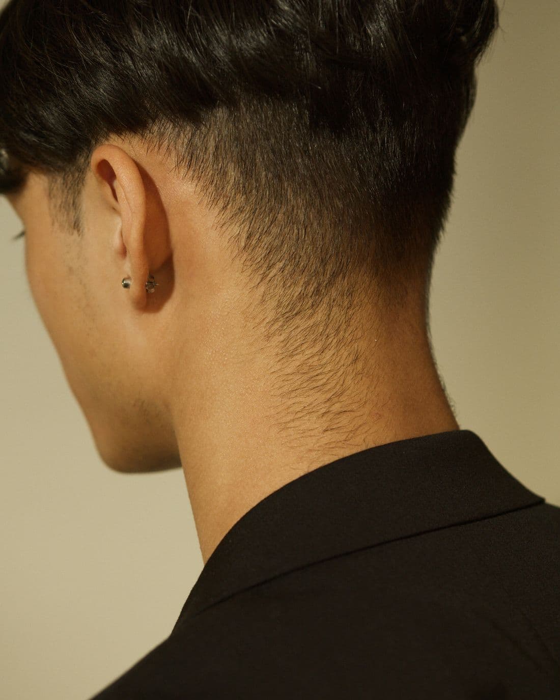 Vista de la zona posterior y lateral del cabello